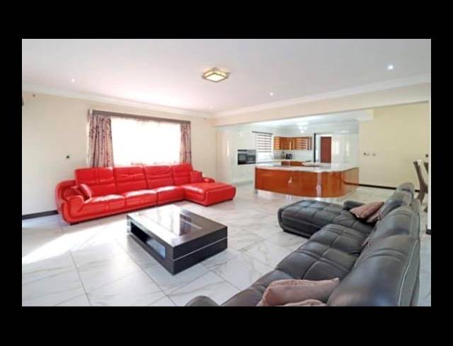 5 BEDROOM HOUSE FOR SALE IN BLUE VALLEY GOLF ESTATE